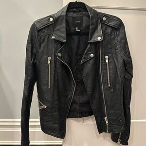 Forever 21 faux leather jacket. Women’s size small. Very good condition.
